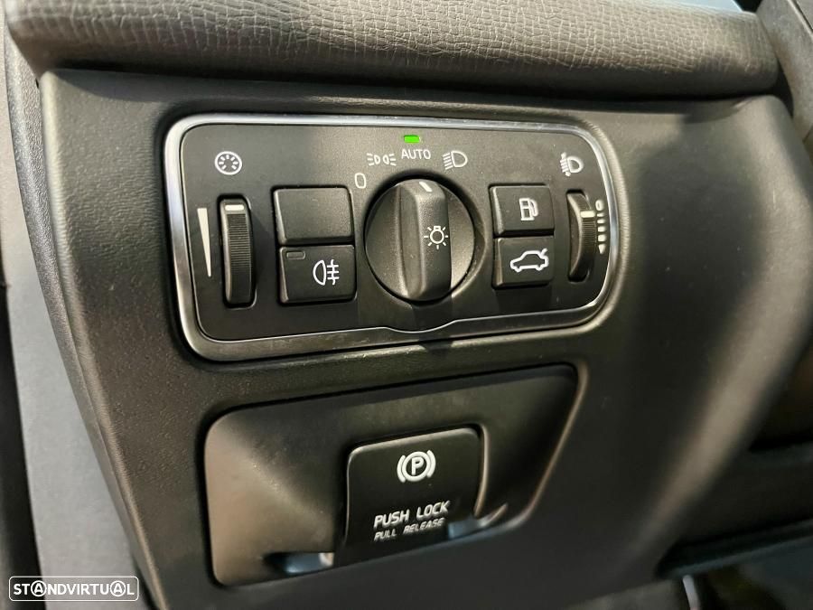 Volvo XC 60 2.0 D4 Momentum Geartronic - 14