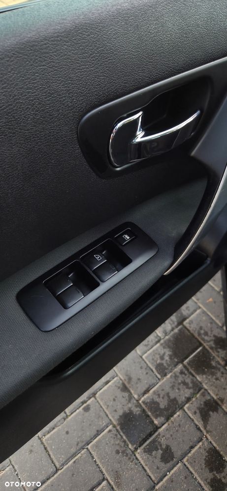Nissan Qashqai 2.0 lounge - 23