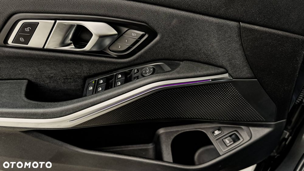 BMW Seria 3 330i Luxury Line - 17