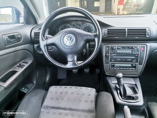 VW Passat 1.9 TDi Highline - 6