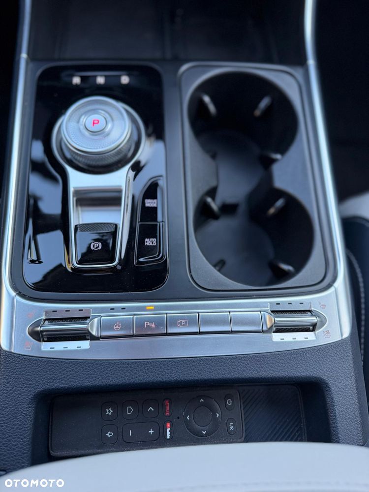 Kia Carnival - 24