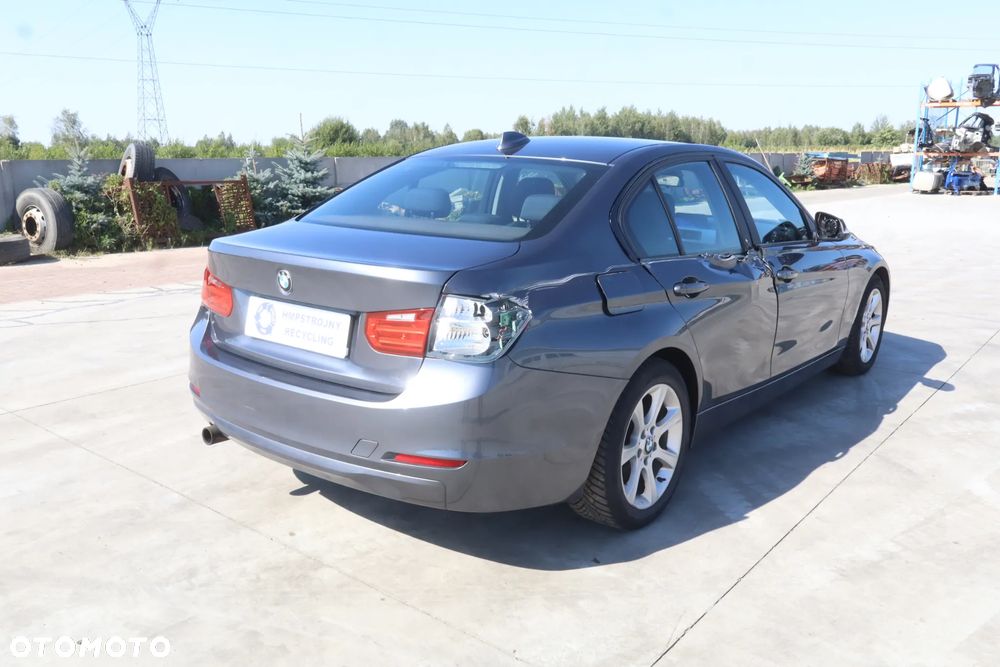 BMW Seria 3 318d - 5