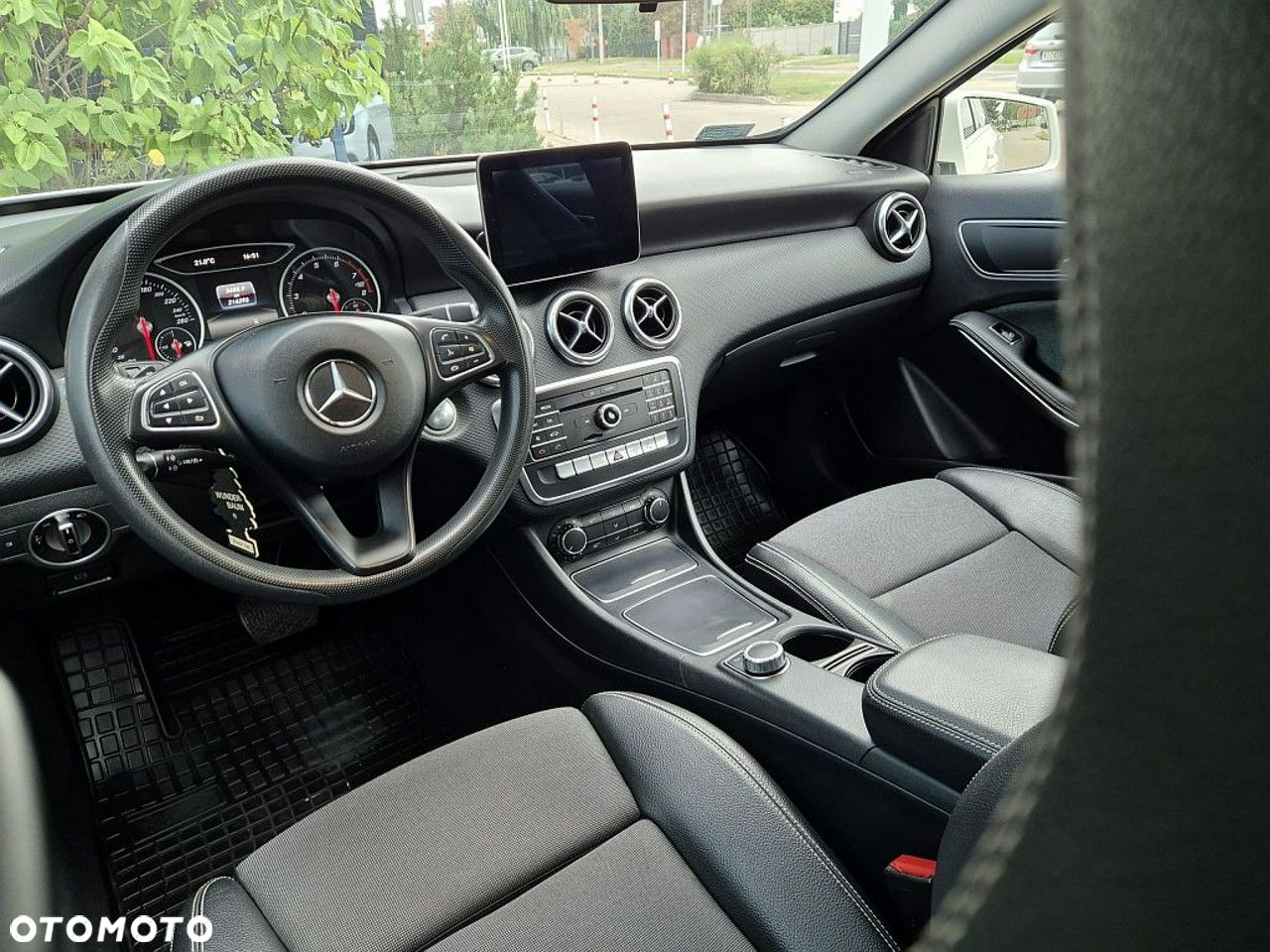 Mercedes-Benz Klasa A 180 7G-DCT - 12