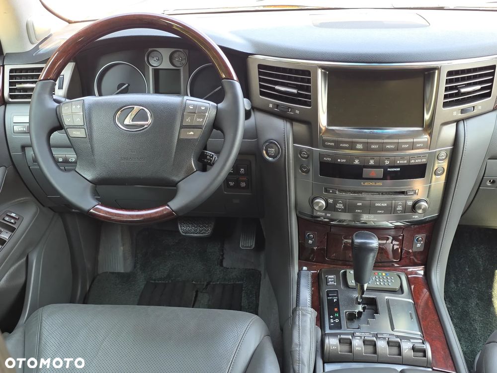 Lexus LX - 9