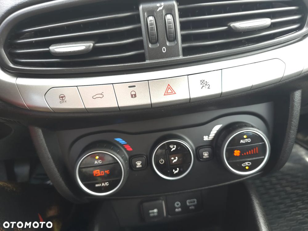 Fiat Tipo 1.6 MultiJet 16v Lounge - 27