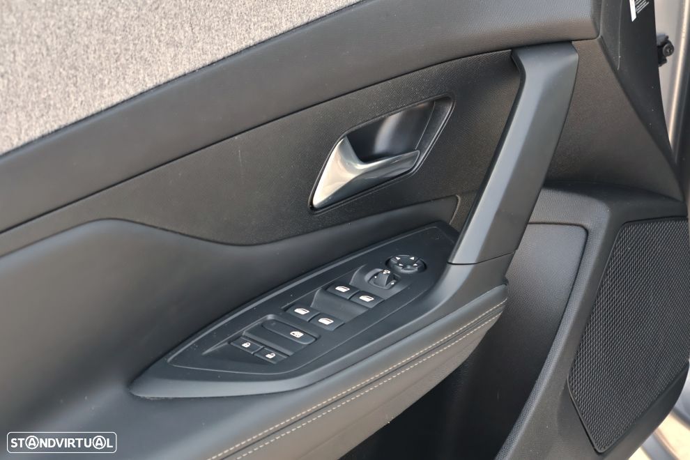 Peugeot 308 1.2 PureTech Allure Pack EAT8 - 17