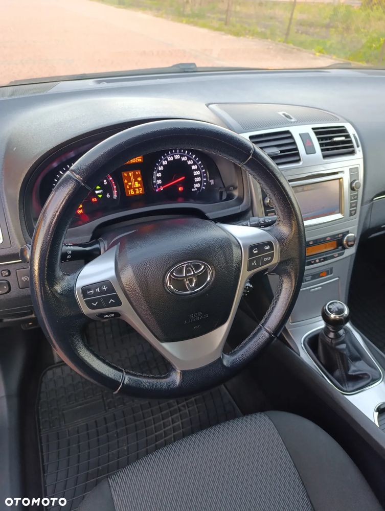 Toyota Avensis Combi 2.0 D-4D - 10