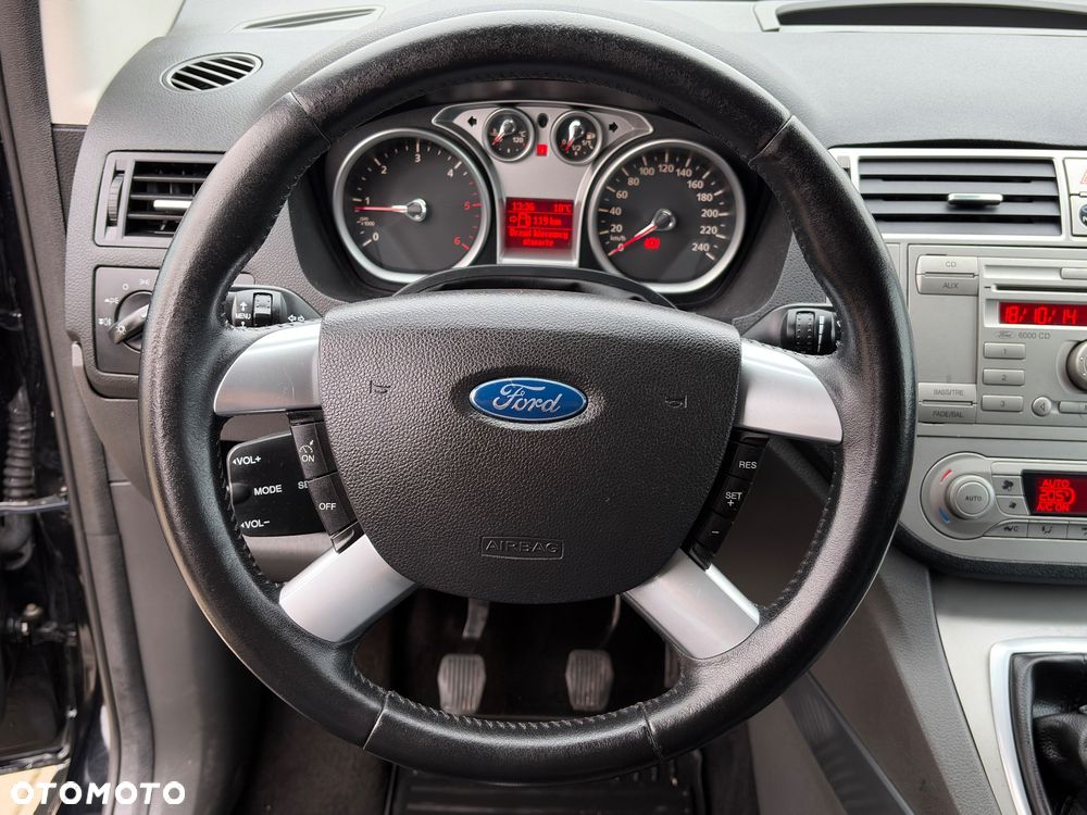 Ford Kuga 2.0 TDCi 2x4 Titanium - 22