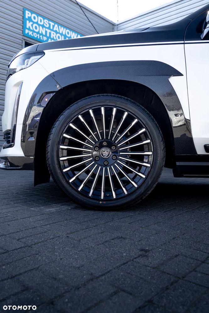 Cadillac Escalade - 5