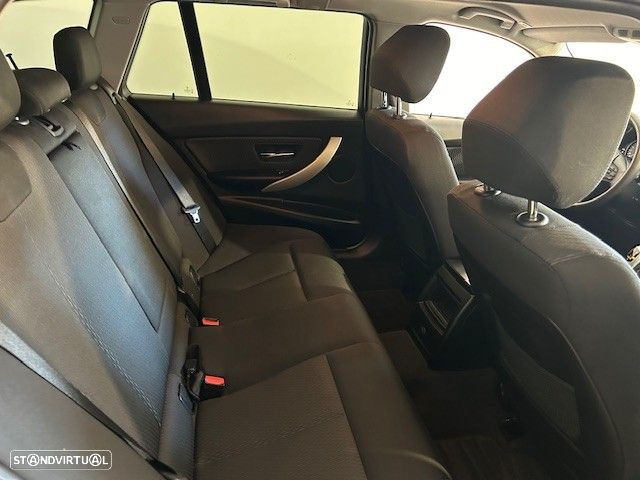 BMW 320 d Touring xDrive Auto - 15