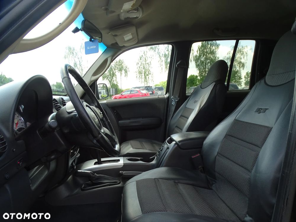 Jeep Liberty - 16