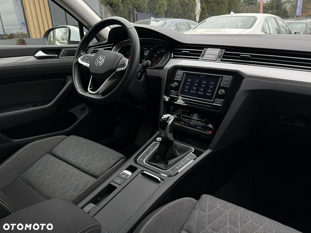Volkswagen Passat - 15