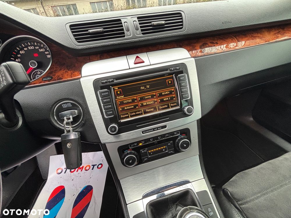 Volkswagen Passat 2.0 TDI DPF BlueMotion Technology Highline - 18