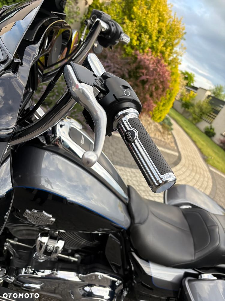 Harley-Davidson Touring Street Glide - 20