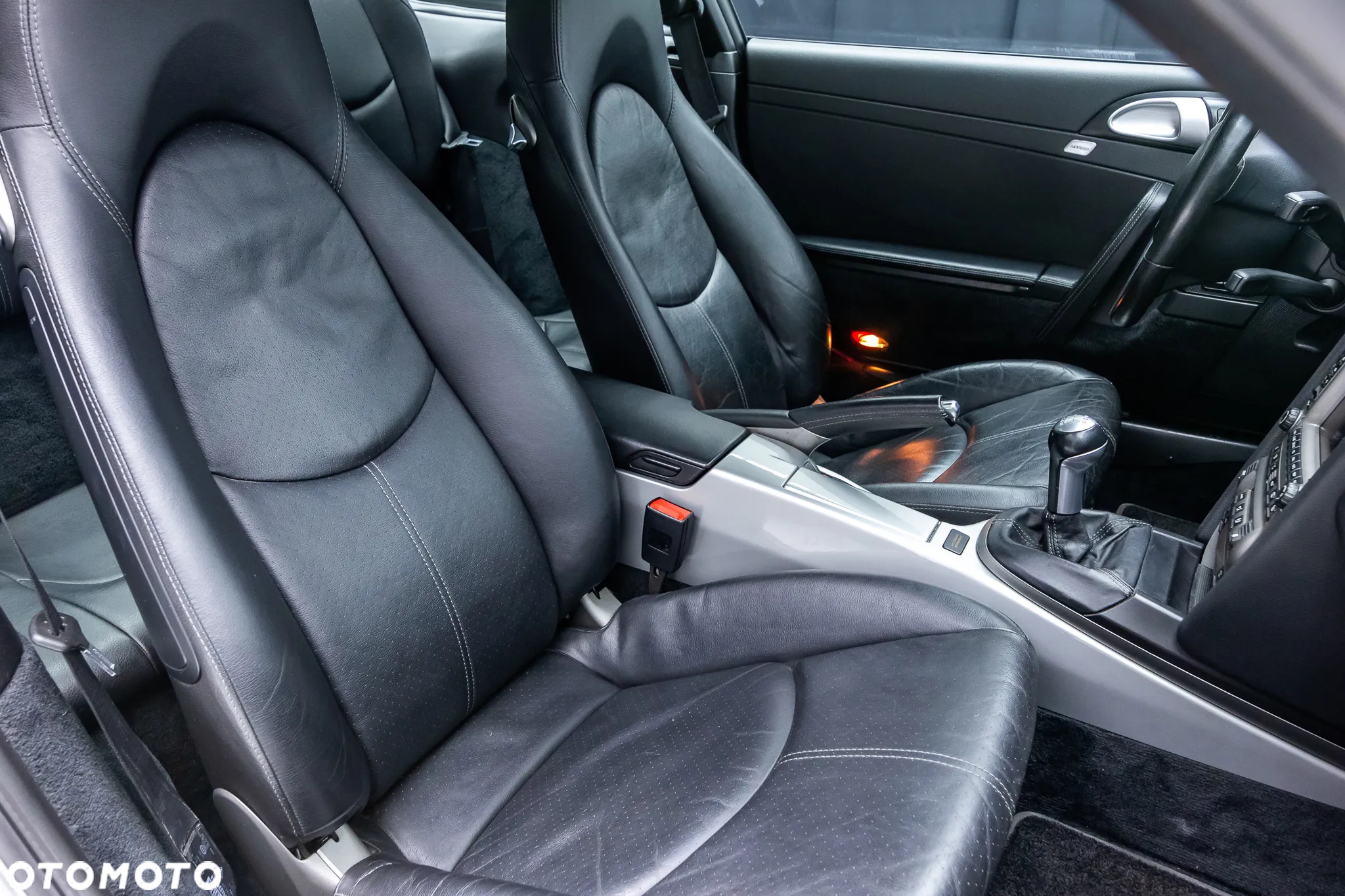Porsche 911 Carrera 4 - 27