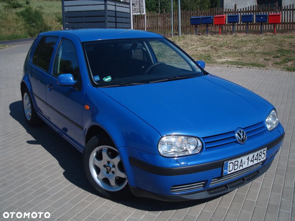 Volkswagen Golf 1.6 Tour Edition - 1