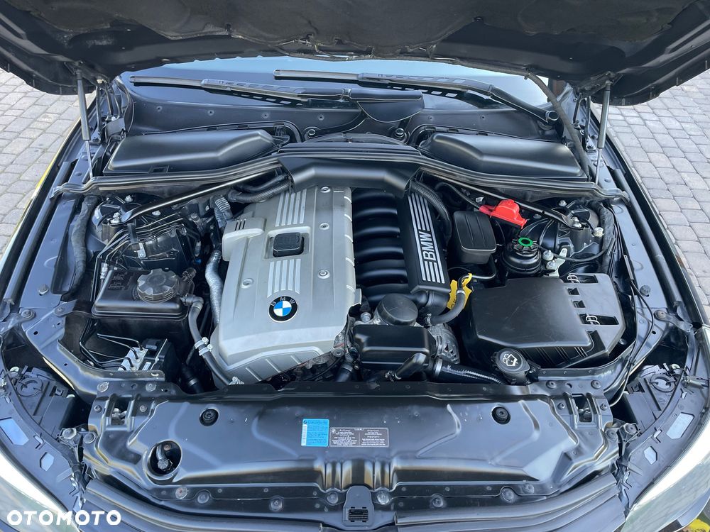 BMW Seria 5 525i Touring - 36