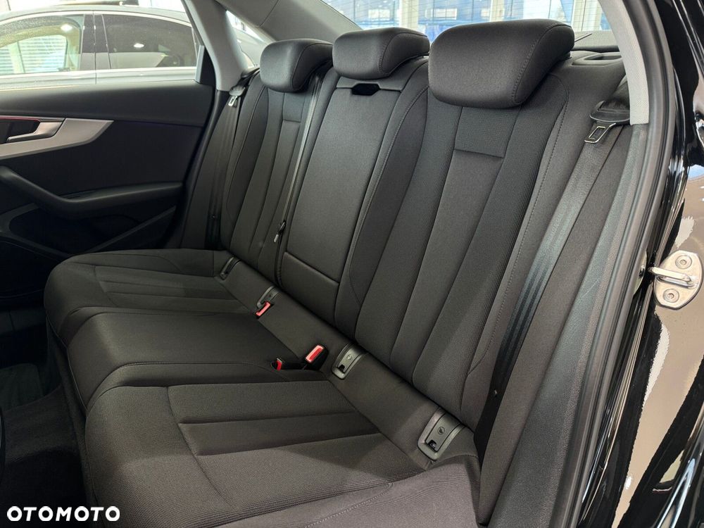 Audi A4 Limousine - 13