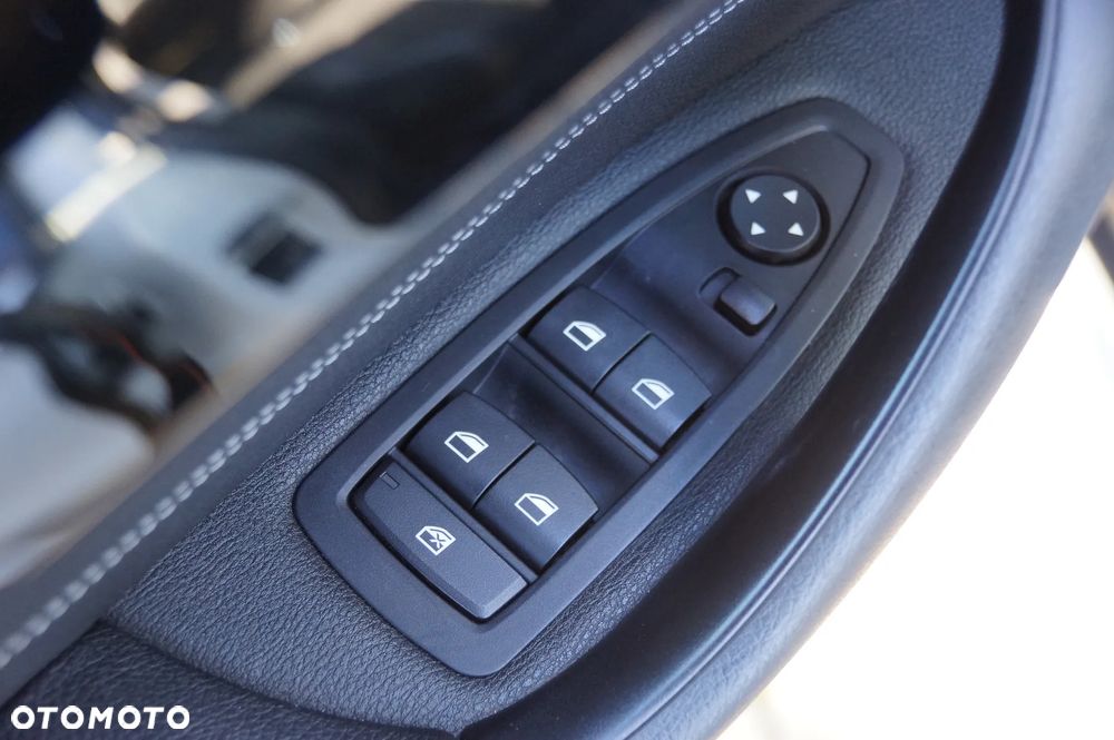 BMW X1 xDrive20d Sport Line - 26