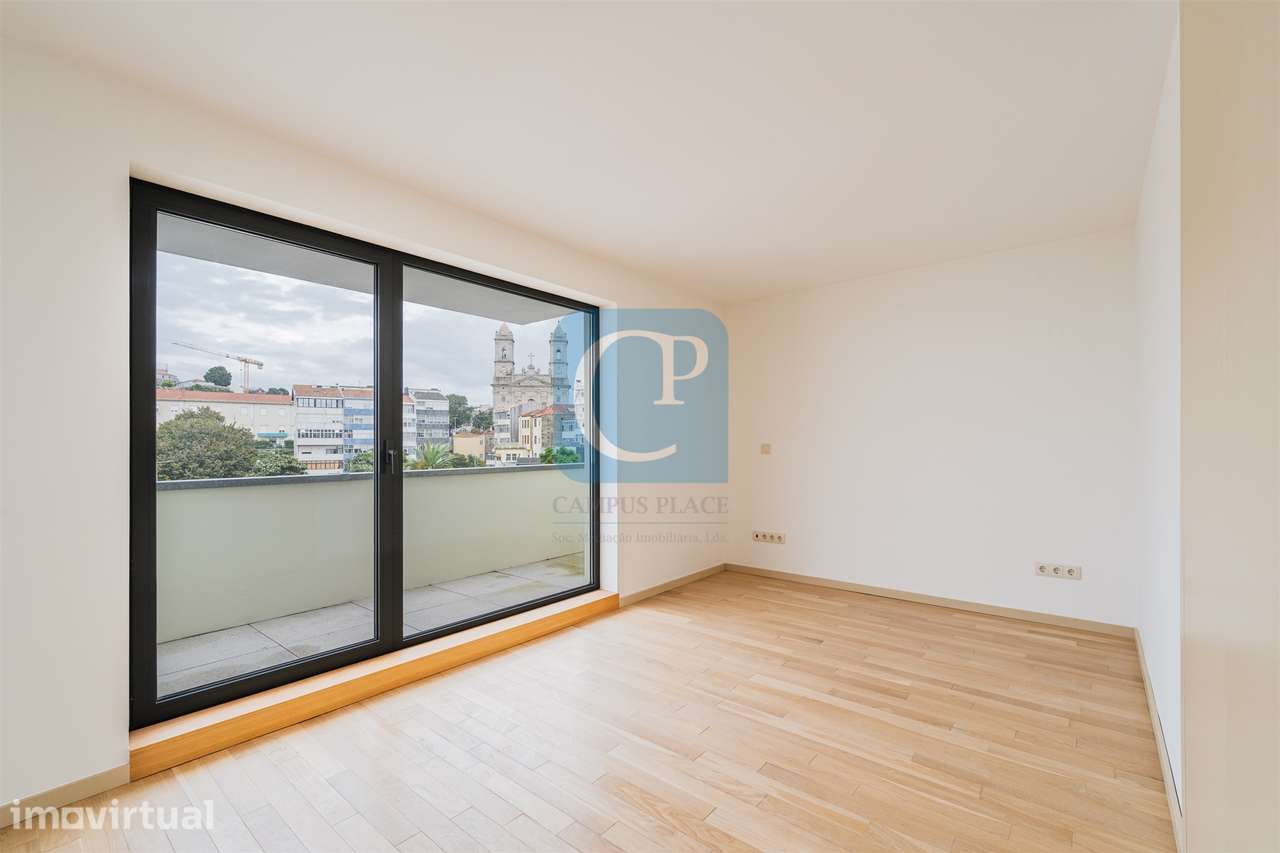 Apartamento T1Kit Duplex, com terraço, junto à Praça da República - Grande imagem: 2/32