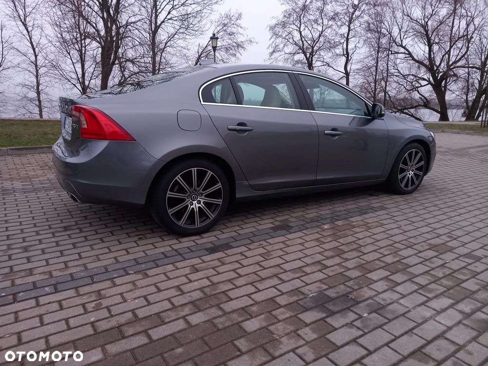 Volvo S60 T5 AWD Geartronic Momentum - 2