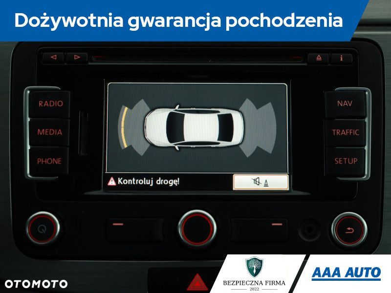 Volkswagen Passat - 11