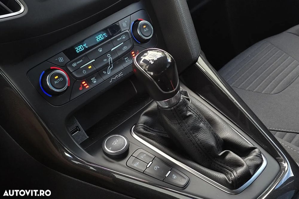 Ford Focus - 25