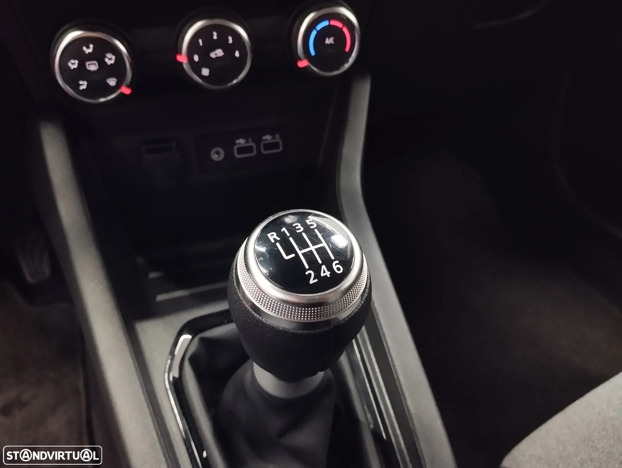 Renault Clio 1.0 TCe Evolution - 37