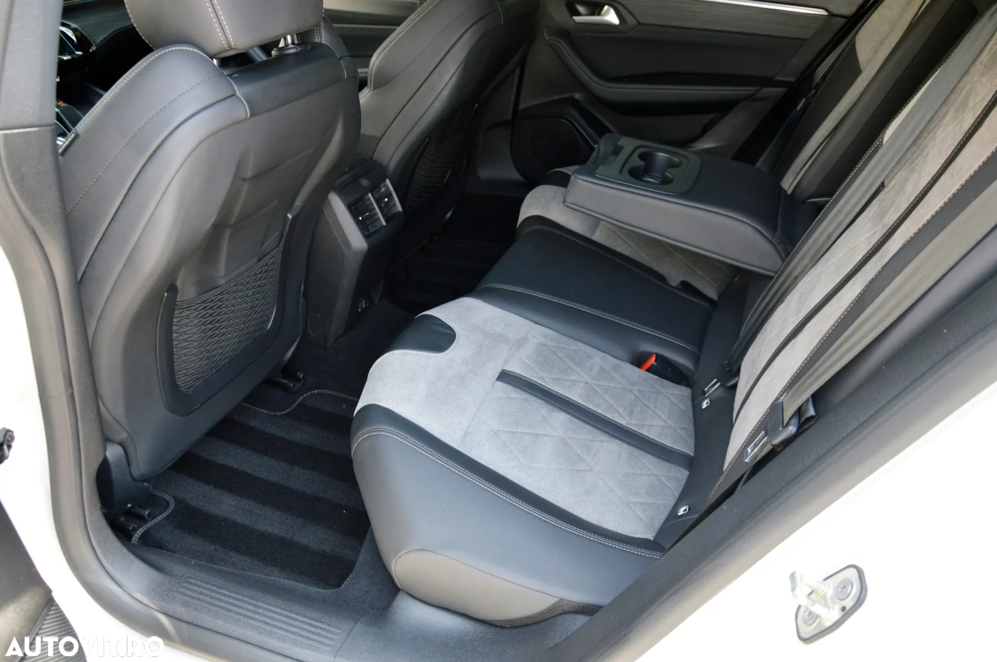Peugeot 508 Hybrid 225 e-EAT8 GT - 14
