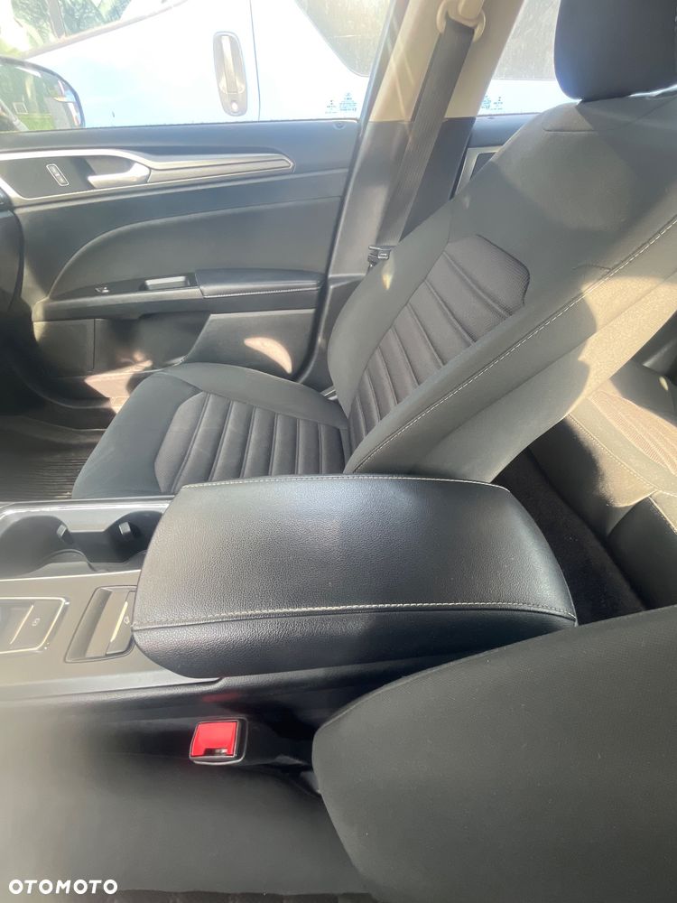 Ford Fusion - 11