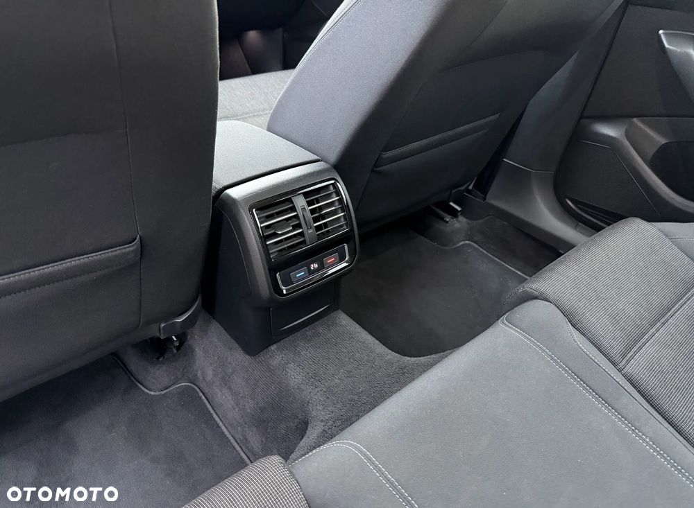 Volkswagen Passat - 14