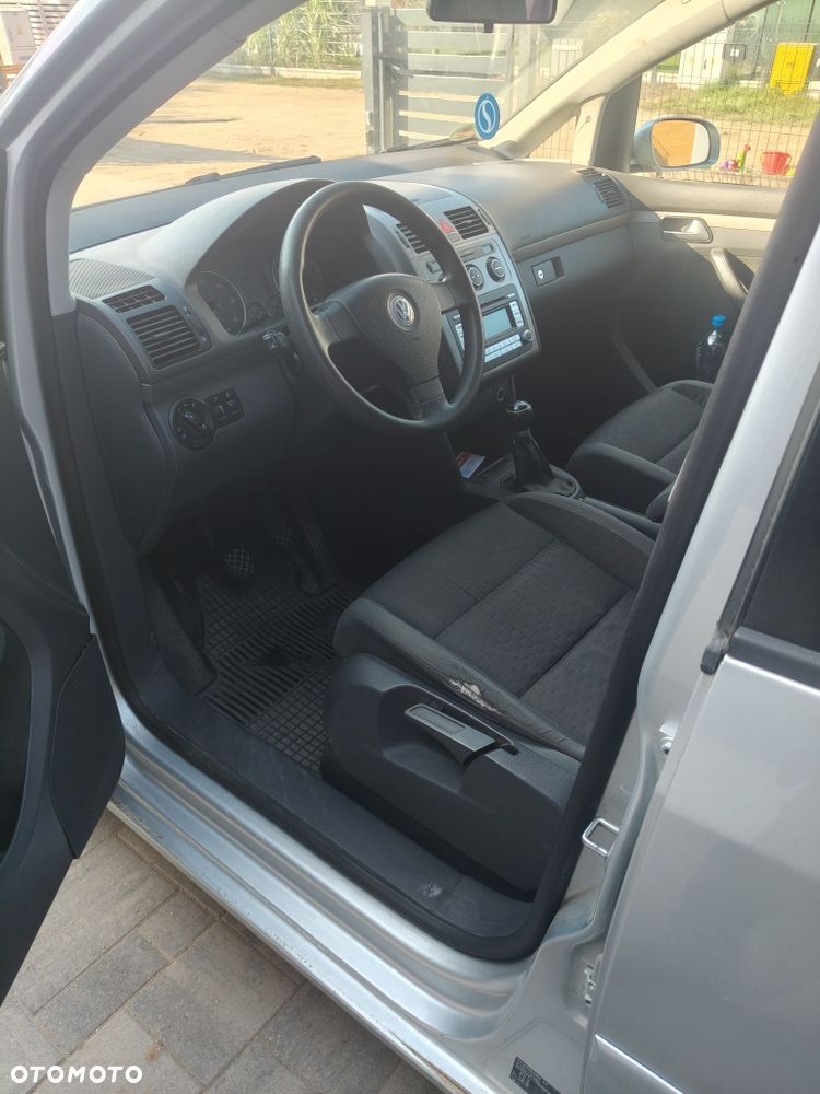 Volkswagen Touran - 4