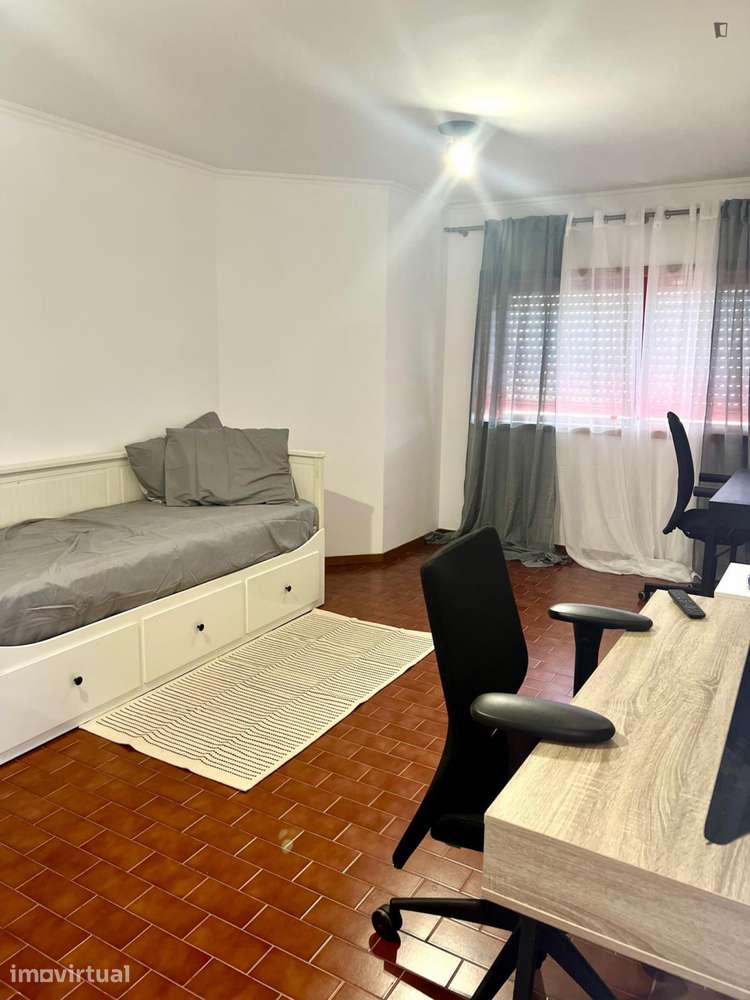Quarto - localizado em Vila nova de gaia - Grande imagem: 2/11