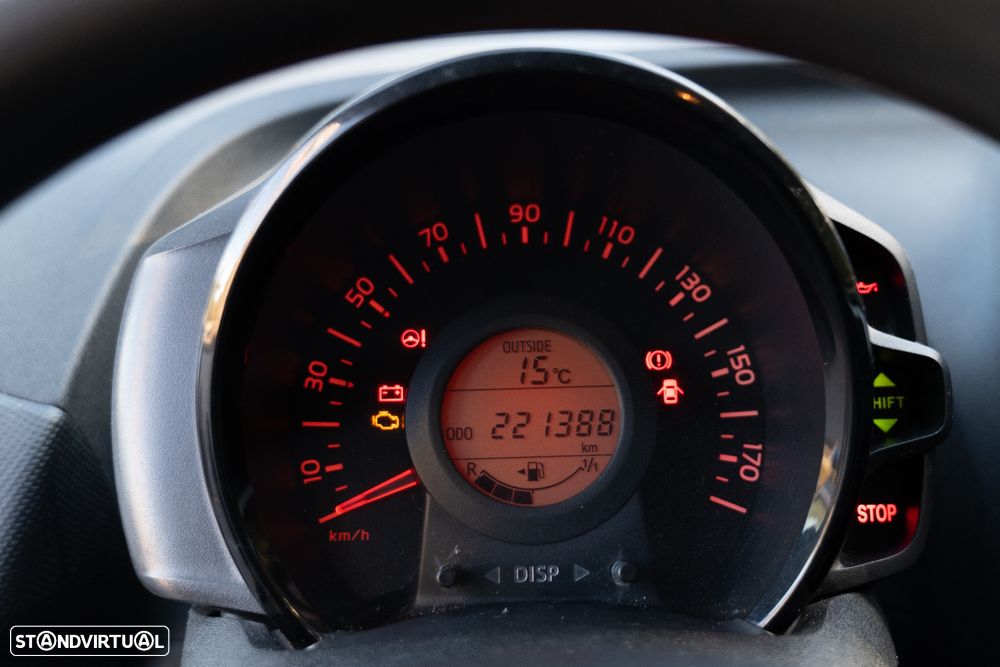 Toyota Aygo x-play Eco - 12