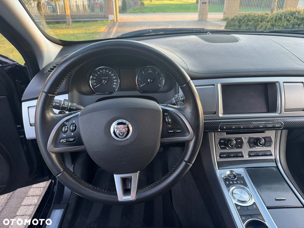 Jaguar XF - 19