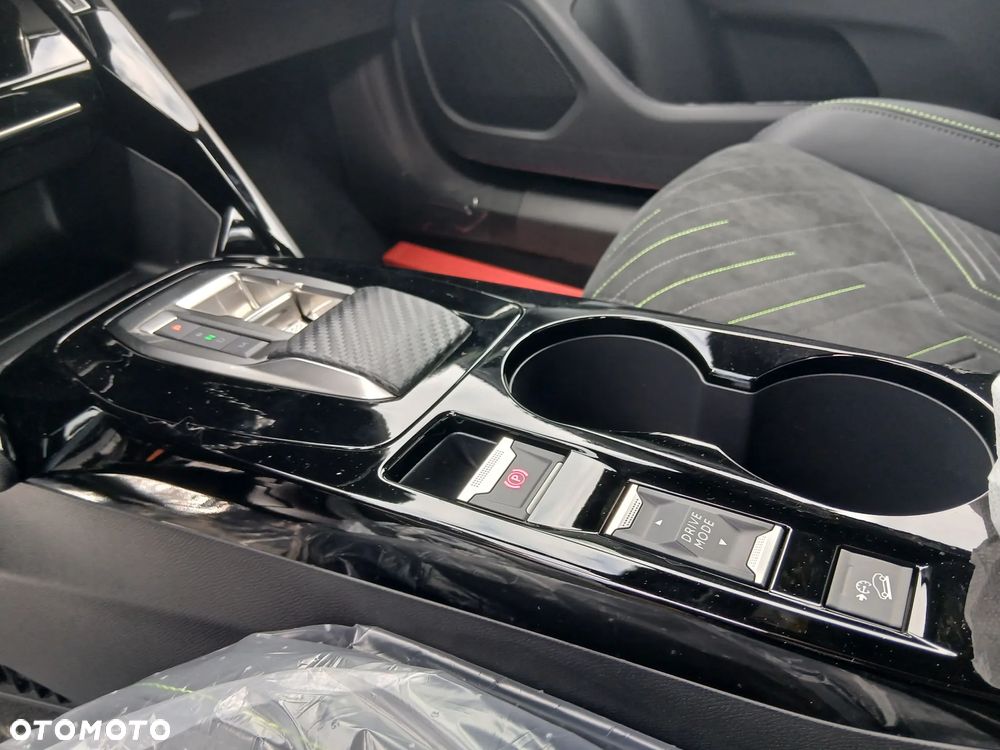 Peugeot 2008 PureTech mHEV GT E-DCS6 - 8