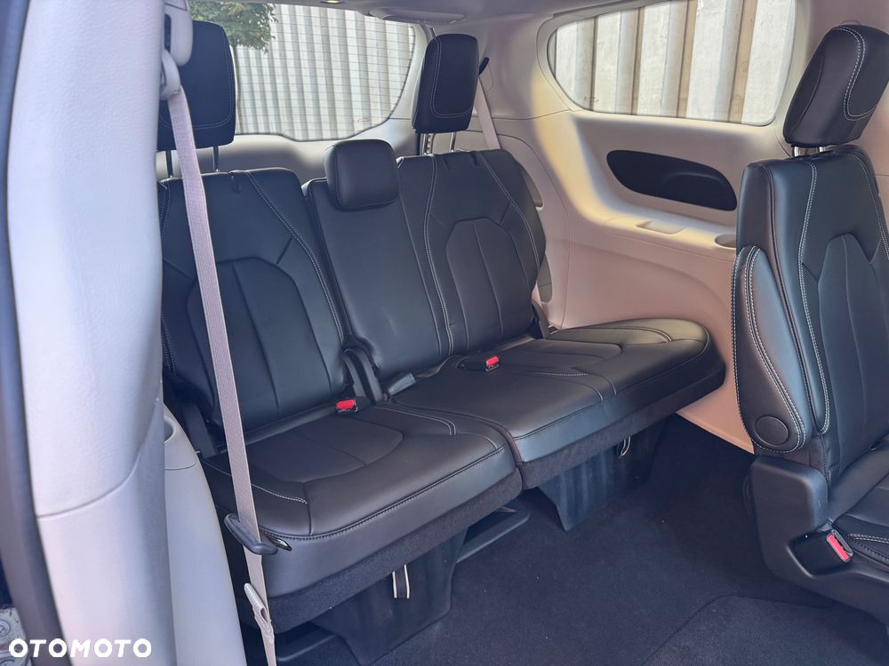 Chrysler Pacifica - 31