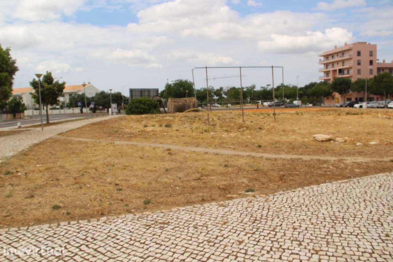 Amplo Lote de terreno situado na Urbanização de Vale de Ras em Loulé d - Grande imagem: 4/9