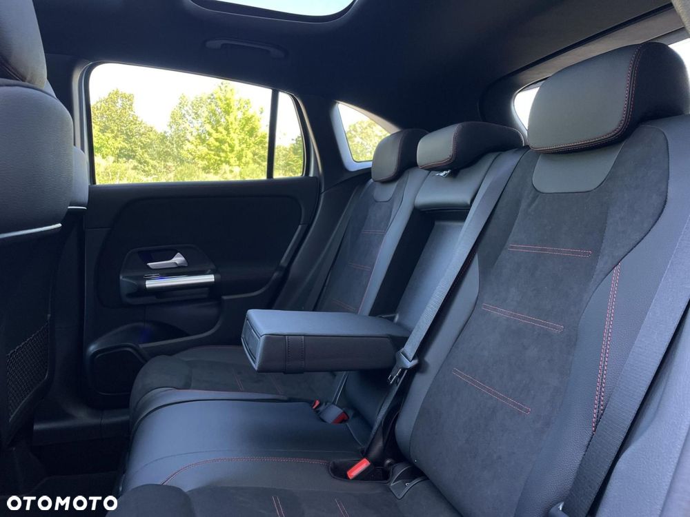 Mercedes-Benz GLA - 27