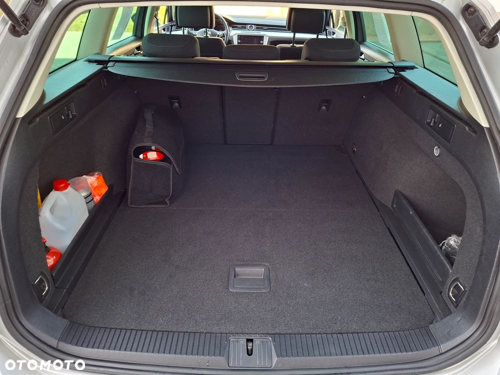 Volkswagen Passat - 30