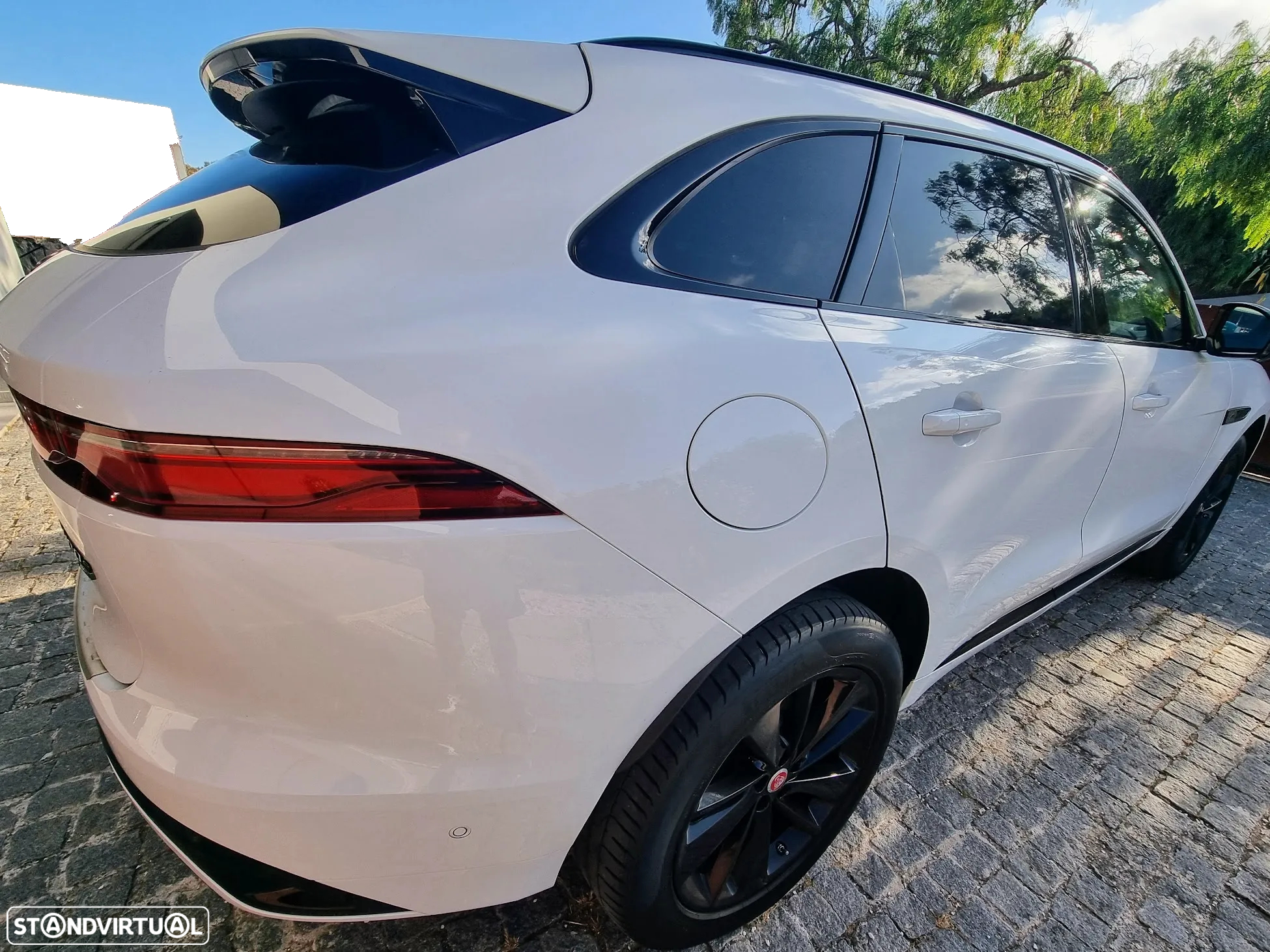 Jaguar F-Pace 2.0 P400e AWD R-Dynamic Black - 13