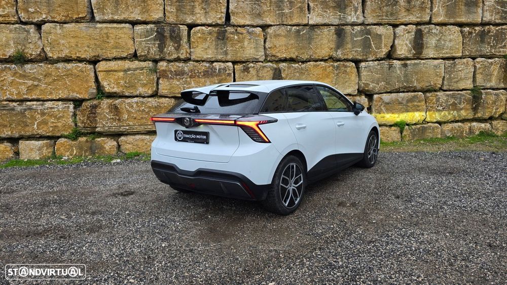 MG MG4 64 kWh Luxury - 2