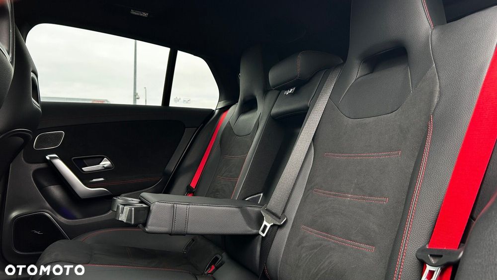 Mercedes-Benz CLA AMG 35 4-Matic 7G-DCT - 28