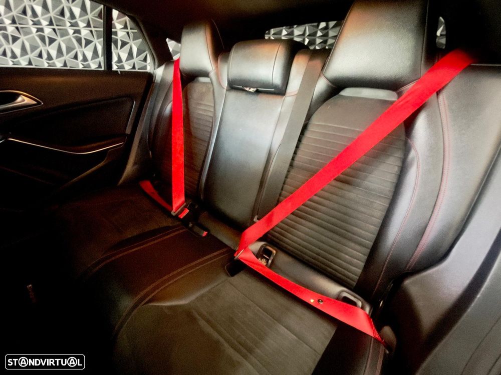 Mercedes-Benz CLA 45 AMG Shooting Brake 4-Matic - 16