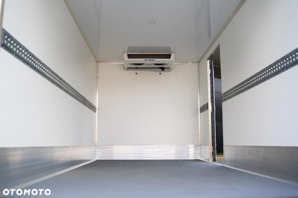 Mercedes-Benz Sprinter - 20