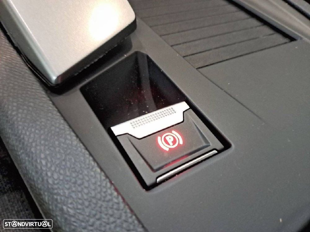 Peugeot 308 1.2 Hybrid Style e-DCS6 - 24