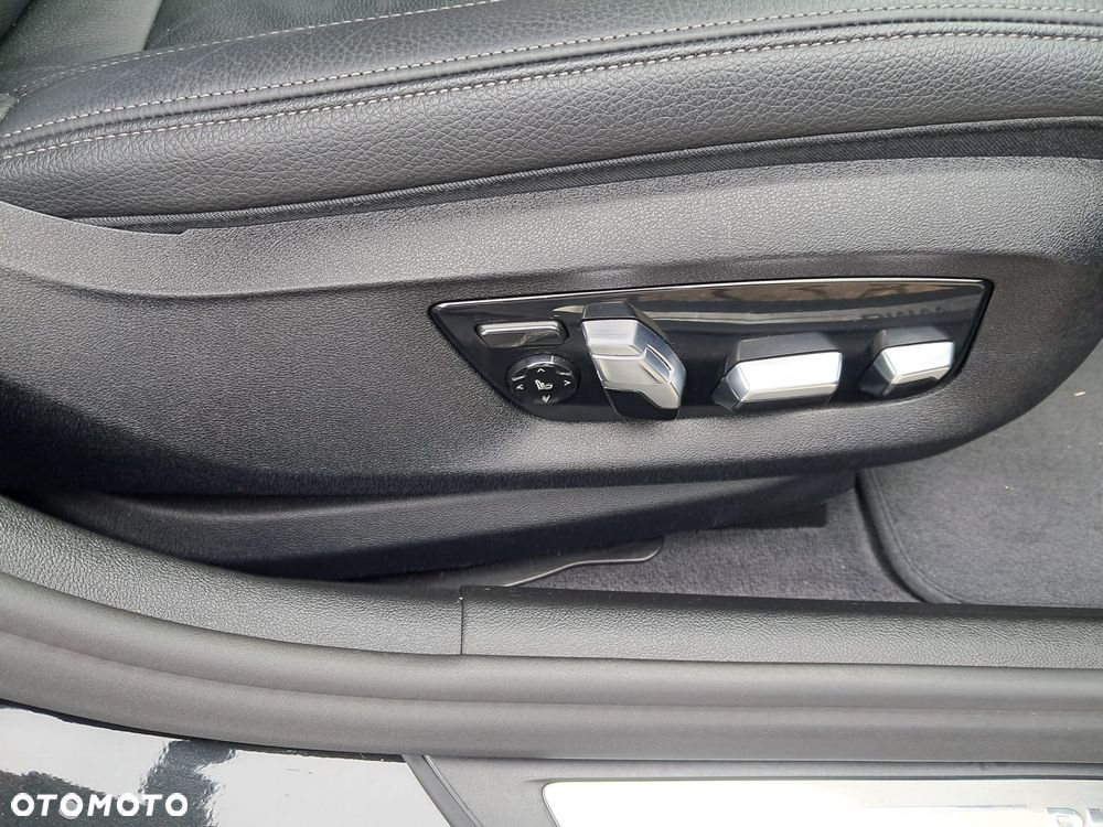 BMW Seria 5 520d Luxury Line sport - 9