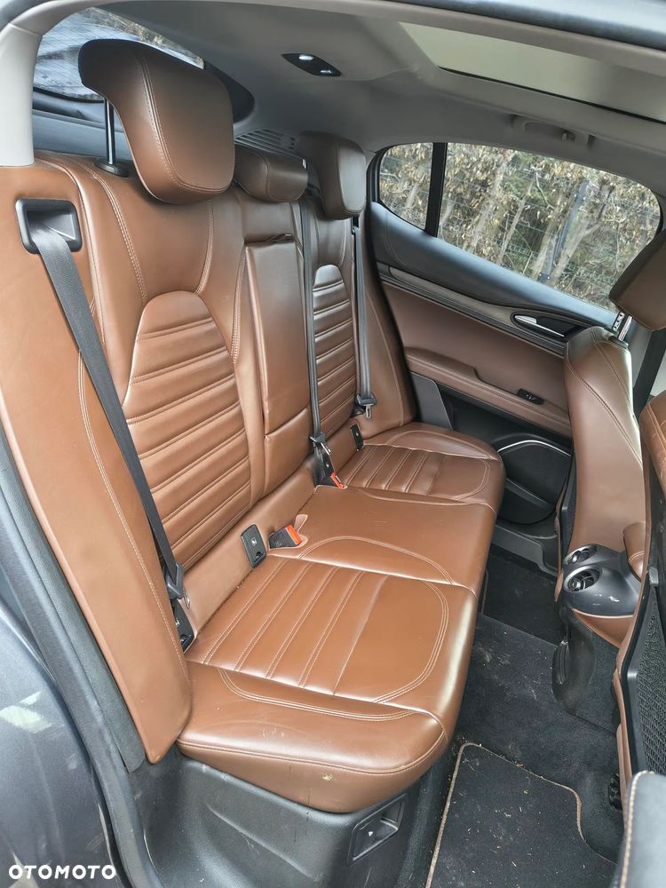 Alfa Romeo Stelvio 2.2 16V AT8 Q4 Intensa - 10