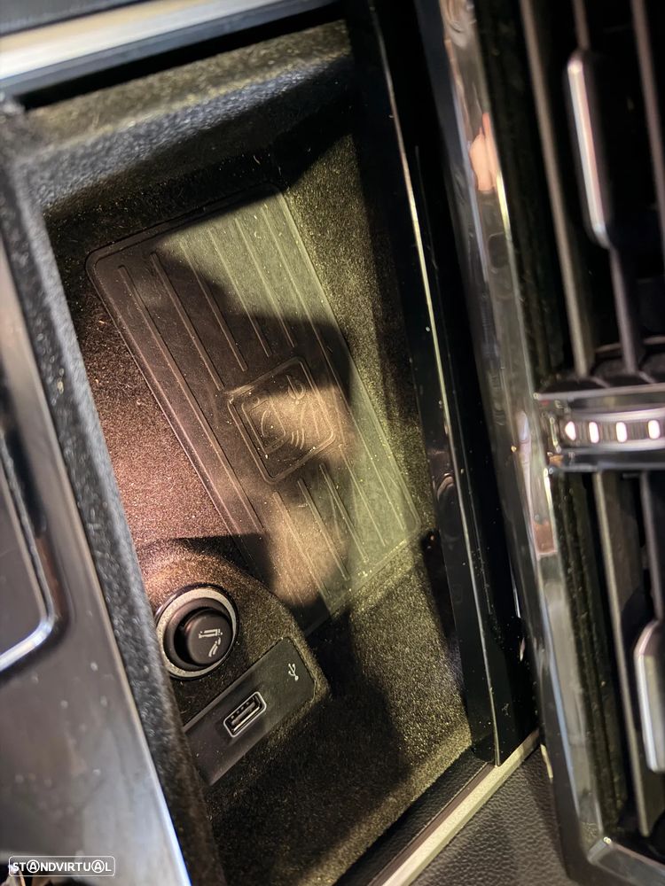 VW Touareg 3.0 TDI V6 R-Line - 32