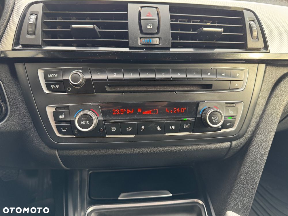 BMW Seria 3 3er Touring Sport Line - 17